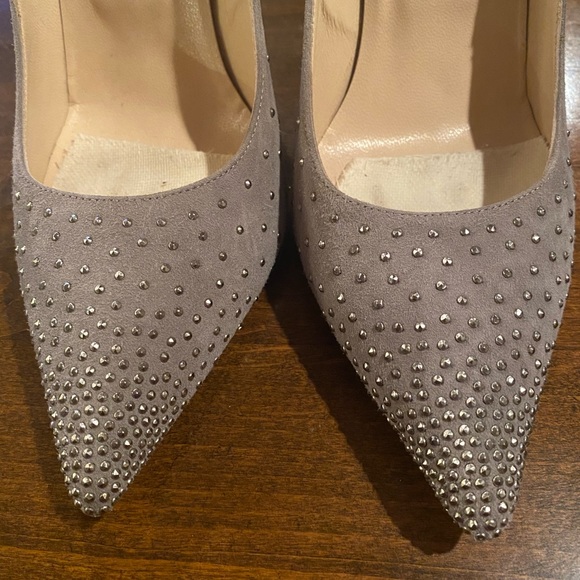 Jimmy Choo grey suede pumps with silver studded toe. Size 40.5 - Picture 4 of 5